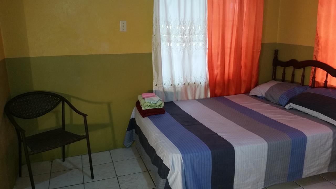 Dancehall Hostel Kingston Buitenkant foto
