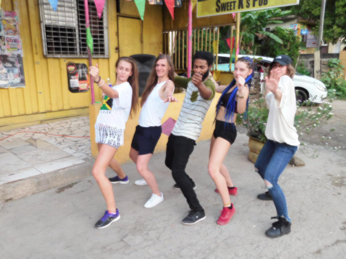 Dancehall Hostel Kingston Buitenkant foto